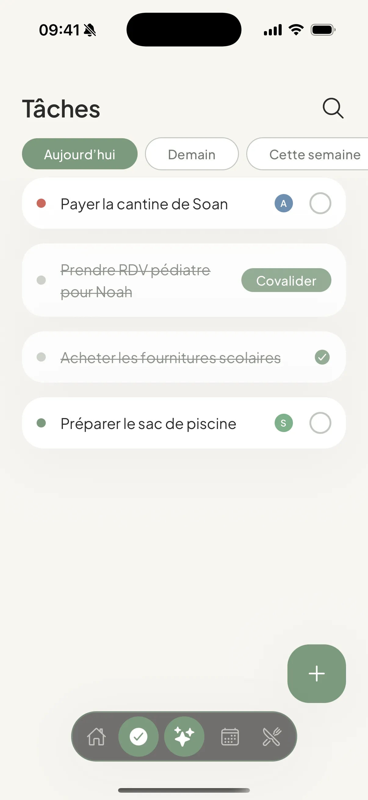 Écran Tâches de Noan : « Prendre RDV pédiatre pour Noah » attend d'être covalidée par l'autre parent.